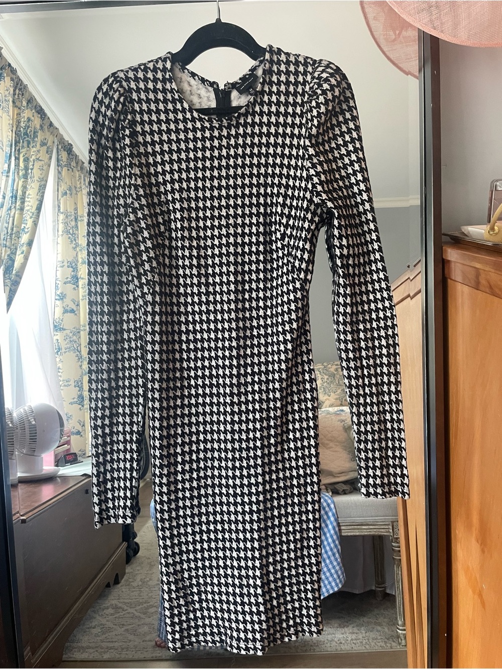Who What Wear Black & White Houndstooth Long Sleeve Dress
